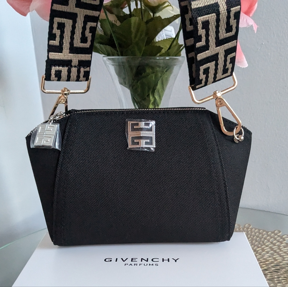 Givenchy - Picture 3 of 9